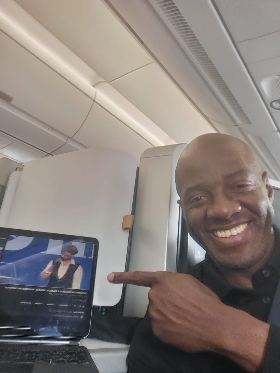 YCastanou's tweet photo. Toujours connecté à ICC chez vous même depuis l'avion 🔥🔥🔥🙌🏽🙌🏽🙌🏽 https://t.co/b9YNf4l66O