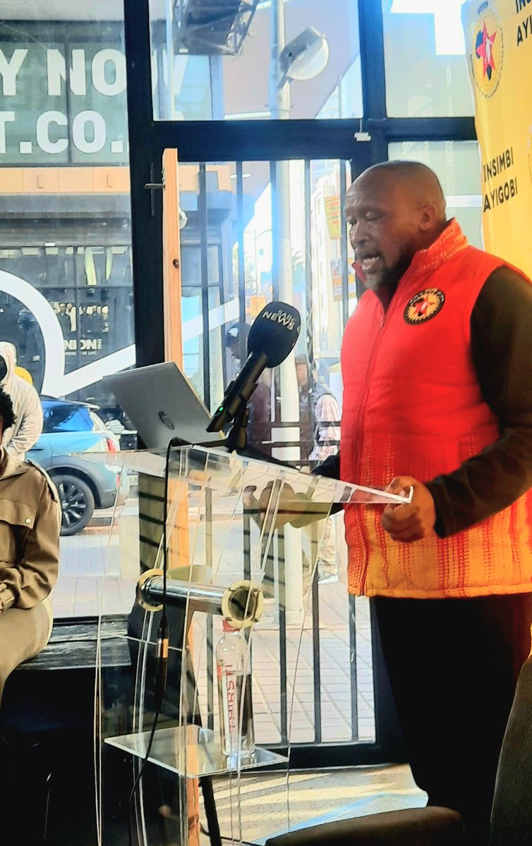 Numsa_Media's tweet photo. NUMSA General Secretary comrade Irvin Jim has opened up the discussion by unpacking NUMSA's position which is that the war in #Ukraine is a proxy war led by the U.S. & #NATO. We want peace and we reject war. We say #HandsOffPutin!
#BRICS
@IrvinJimSA https://t.co/ySbj6Cz1SX