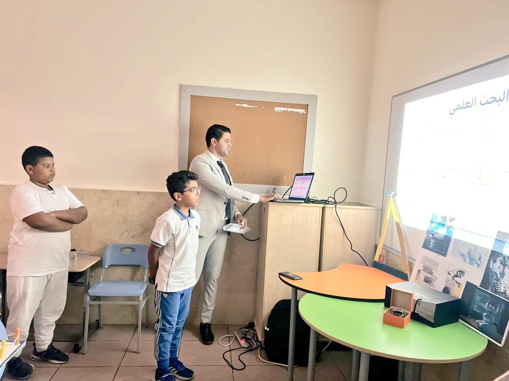 amjad1nashat's tweet photo. بحضور كريم من مساعد مدير التعليم بمكتب النسيم الأستاذ/ عاطف البطاطي أقيم برنامج تنمية مبادئ البحث العلمي لمادة الرياضيات قدمه طلاب الصف الخامس الابتدائي تحت اشراف المعلم المبدع أ/علاء متولي
حضر البرنامج سعادة مشرف اللغة الإنجليزية الأستاذ/ بندر الصبحي
والسادة مدراء المراحل https://t.co/MKTL8LlIGH