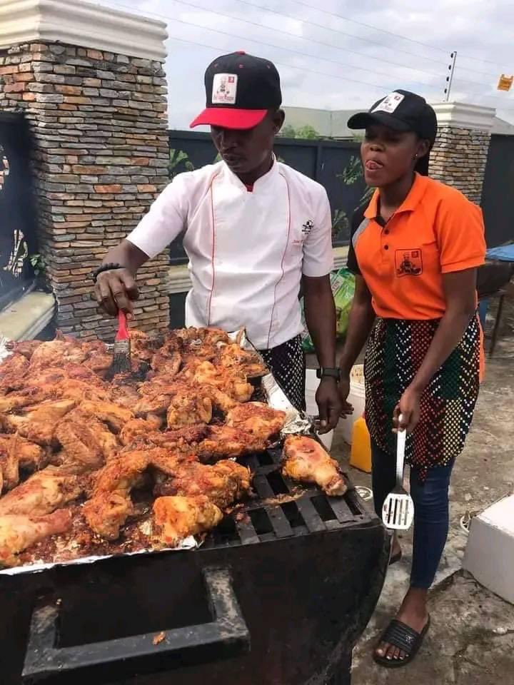 Una Go Hear Whinnnnn 😂😂

Another Nigerian Chef Prince Temitope Adebayo popularly known as Tope Maggie from Ogbomoso is warming up to cook for 140hours 20mins.. His attempt date is in November 2023 in Ibadan, watch out.