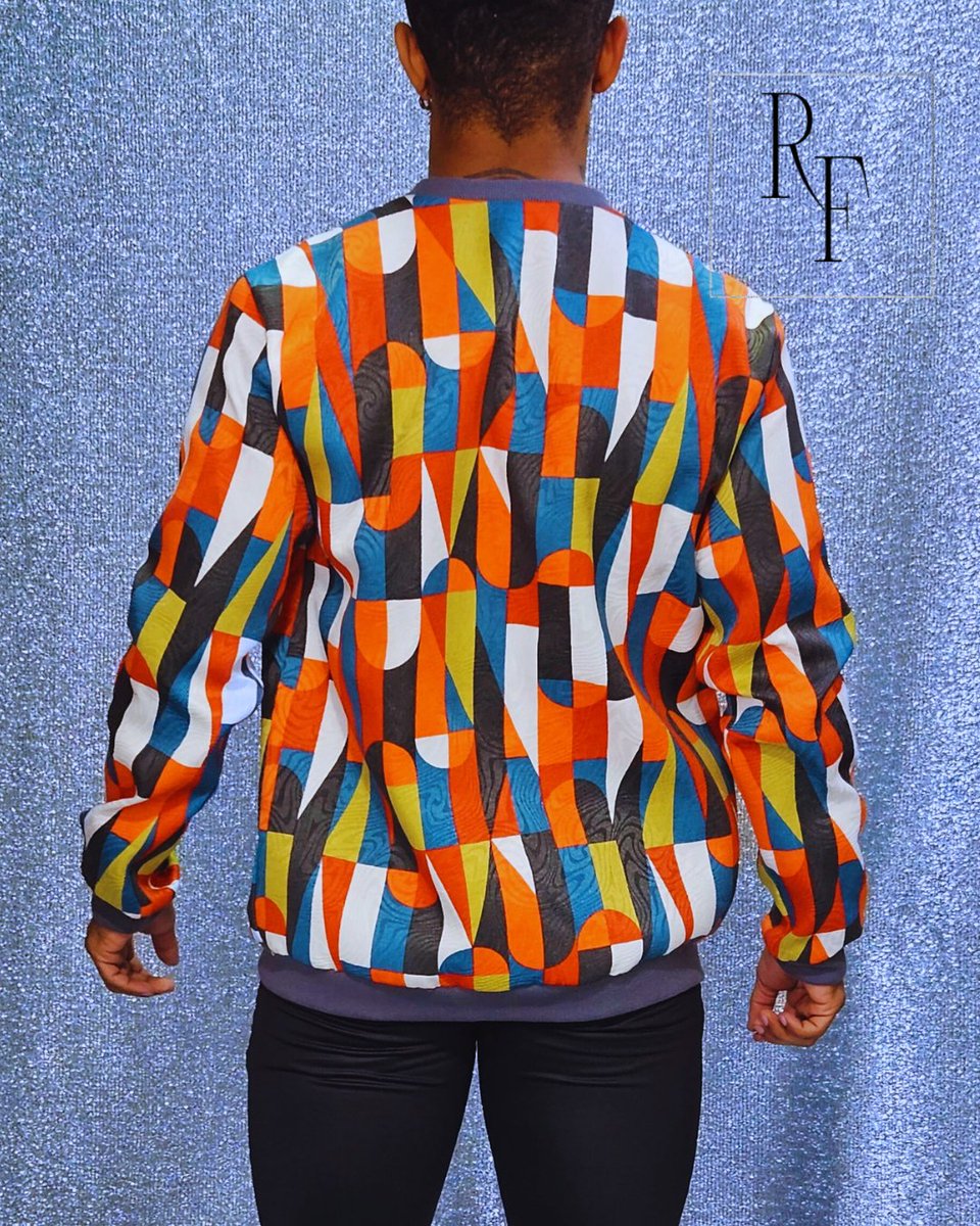 Rofermoda's tweet image. Se você quer dar um up no visual, a jaqueta colorida com estampa geométrica é a escolha certa! Combinando estilo e personalidade, ela é perfeita para quem quer se destacar. #modamasculina #modafeminina #jaquetacolorida #estampageométrica #estiloéatitude.