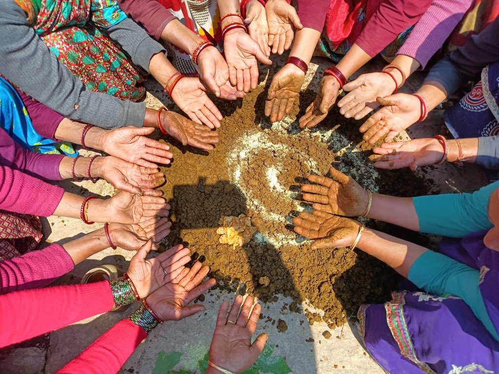 More than 75% of the water resources have been destroyed and polluted due to chemical farming. Chemicals have decertified our soils by failing to return organic matter that creates living soils. @drvandanashiva #biodiversity based farming helps rejuvenate #livingsoil