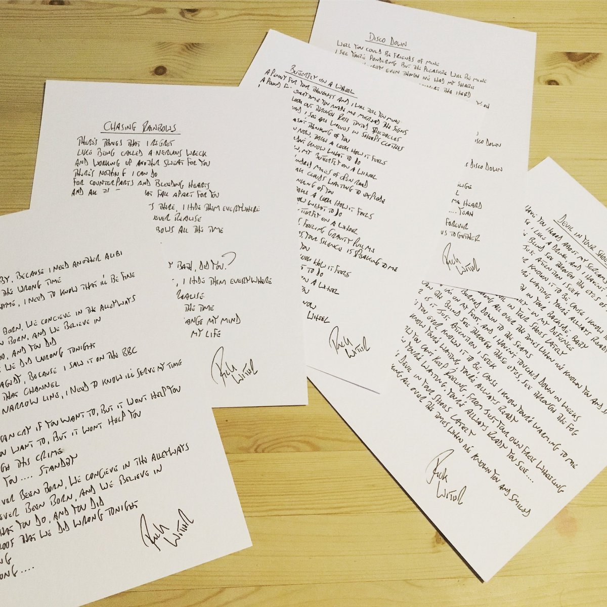 ChordsCrush's tweet image. A huge thank you to @shedseven front man @Ricktw1tter for supporting our 8th event. He’s donated a unique handwritten lyric sheet, signed and dated with a message of your choice. 🎶 

Thank you so much to Rick and the Shed Seven guys for your support. #TheLastChapter