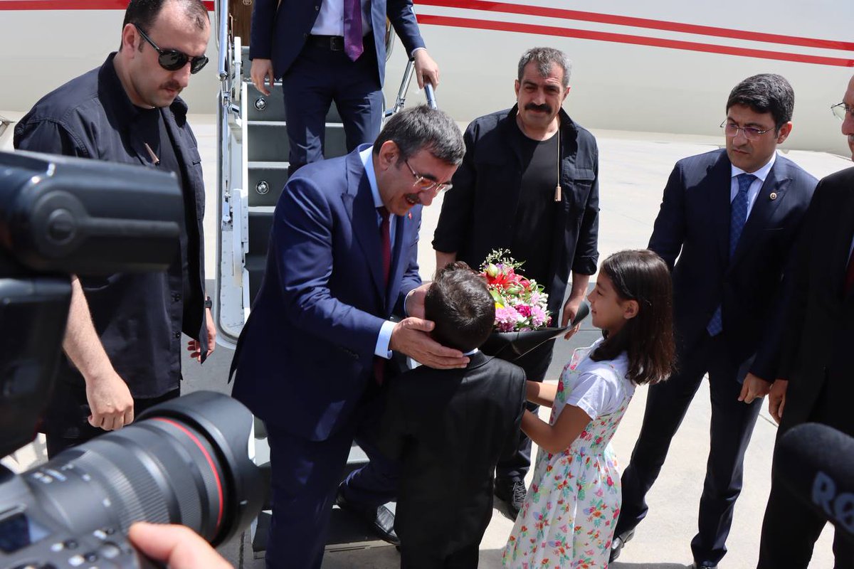 İlimize teşrif eden, Cumhurbaşkanı Yardımcımız Sn.<a href="/_cevdetyilmaz/">Cevdet Yılmaz</a>,
Milletvekilimiz Sn.<a href="/FeyziBerdibek1/">Feyzi Berdibek🇹🇷</a>,
Milletvekilimiz Sn.<a href="/Korkutata_Zeki/">Zeki Korkutata</a>'yı Havalimanımızda karşıladık.
İlimize hoşgeldiniz, sefa geldiniz.