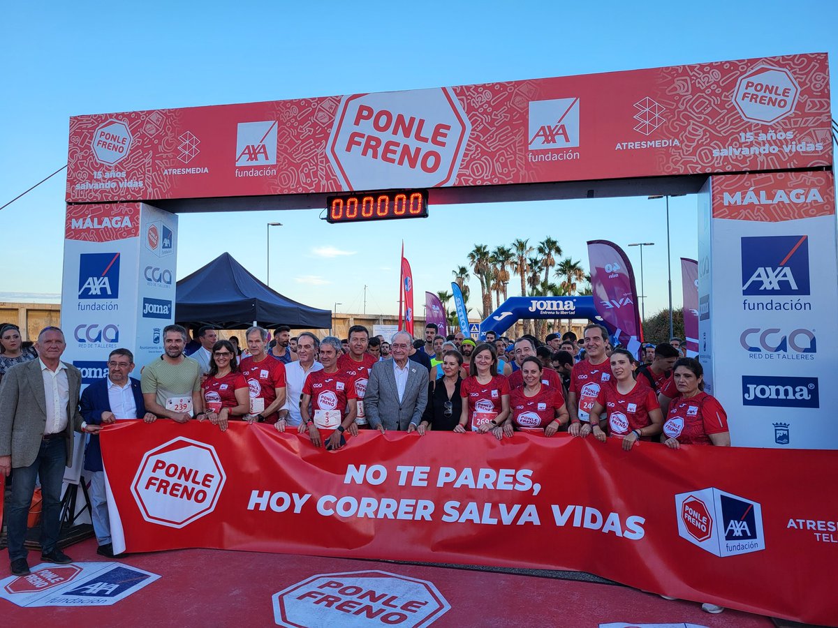 Gran día el que vivimos ayer en #Málaga la #familiaAXA corriendo para salvar vidas!!🏃🏃🏃 <a href="/FundacionAXA/">Fundación AXA</a> <a href="/CarrerasPF/">Carreras Ponle Freno</a> <a href="/JP_VazquezRiva/">Juan Pedro Vazquez</a> <a href="/Javier_Tena_V/">Javier Tena</a> <a href="/RRayaCastillo/">Rafael Raya</a> <a href="/Mar_Romero_/">Mar Romero</a> <a href="/NachoIvafe/">Ignacio V. F.</a> <a href="/maldonado_jm/">Jose Manuel</a> <a href="/INMAAXA/">INMACULADA ROSAS</a> <a href="/GrupoAgento_AXA/">Grupo Agento AXA</a>