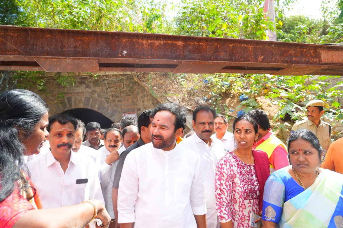Inspected several areas where development of railway works are in progress at Lallaguda, Mettuguda, Old Mettuguda, Tarnaka, Lalapet & Ramgopalpet in #Secunderabad Constituency. 

Senior officials of South Central Railways and other departments were present during visit.