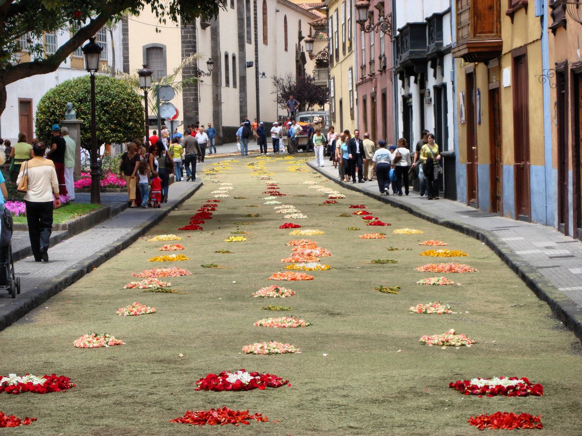 #TravellingMemories Un día de #CorpusChristi en monumental ciudad canaria de La Laguna (Tenerife) <a href="/Turismo_LL/">Turismo La Laguna</a> <a href="/VisitTenerifeES/">VisitTenerifeES</a>