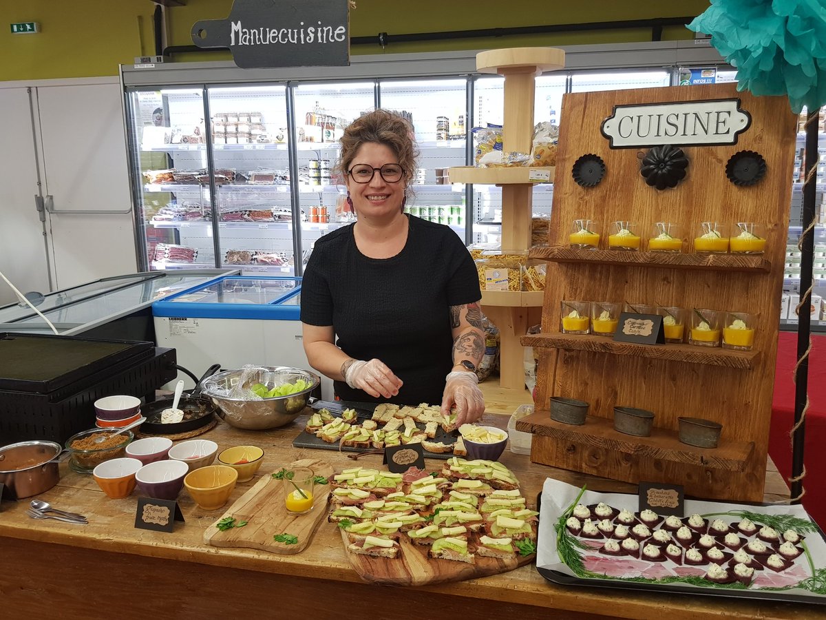 Samedi Plaisirs Fermiers Ste Pezenne Niort fêtait ses 10 ans ! Félicitations👏👏👏Animations pour les petits avec les animaux 😃 et pour les grands : dégustations et ateliers en journée et partie festive en soirée autour des produits des producteurs👍
1 concept gagnant gagnant👍