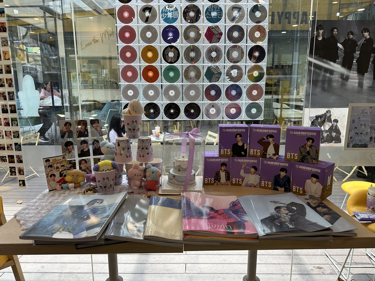 taekookbliss's tweet photo. thank you for holding this event and for the freebies π₯Ίπ @forevermy_seven #timewithbts https://t.co/dxlWctXmjF