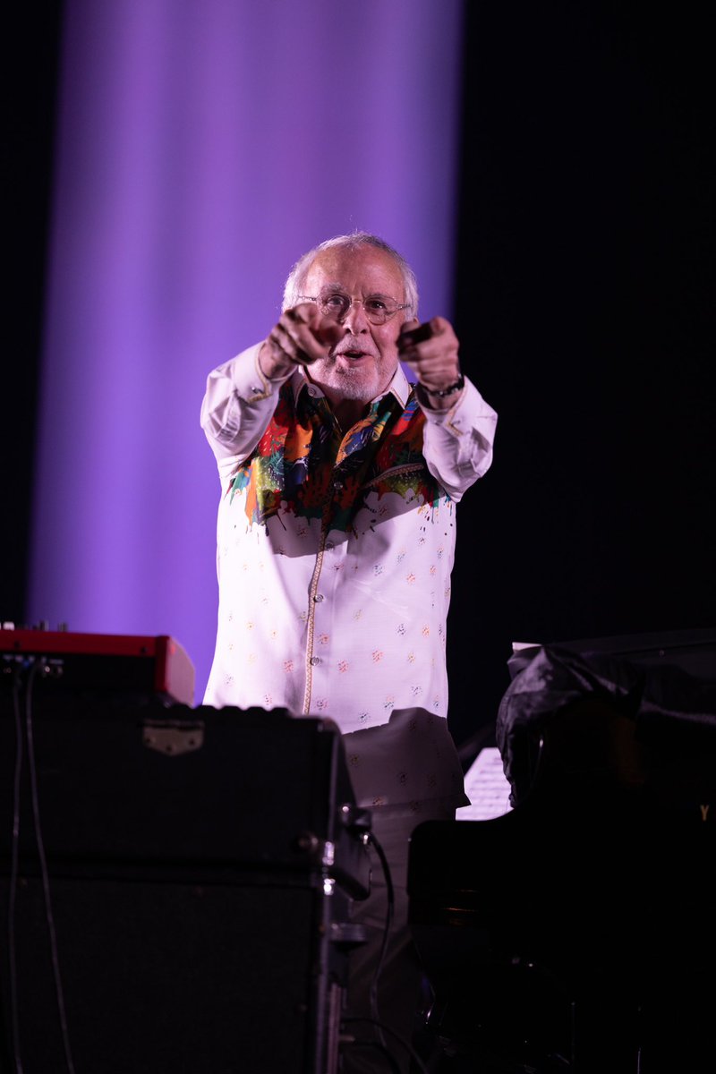 Amazing Bob James tribute at the @JavaJazzFest 2023 .  Thanks for the music @BobJamesMusic  photo : @russelwongphoto #bobjames #russelwongphoto #jazzlegend #singaporephotographer