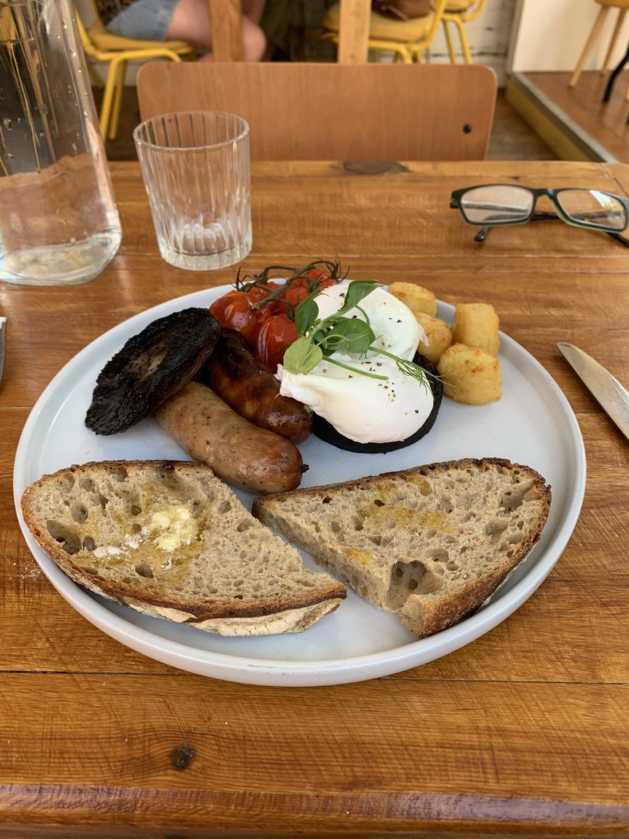StickyPalms's tweet photo. YOLK #Nottingham Swapped out beans for an extra egg. Crispy bacon and black pudding buried in here too #ratemyplate #rateyourplate https://t.co/DicH399mUc