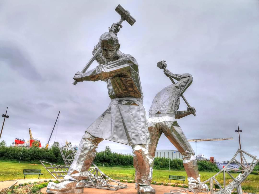 Hammered

#scottishlandscape #scottishbeauty #scotland #scenery #photography #photo #travel  #visitscotland #thisisscotland  #travelscotland #instascotland #scottishscenery  #scotlandphotography #sculpture #clyde #portglasgow #greenock #architecture #clydebuilt #shipbuilders