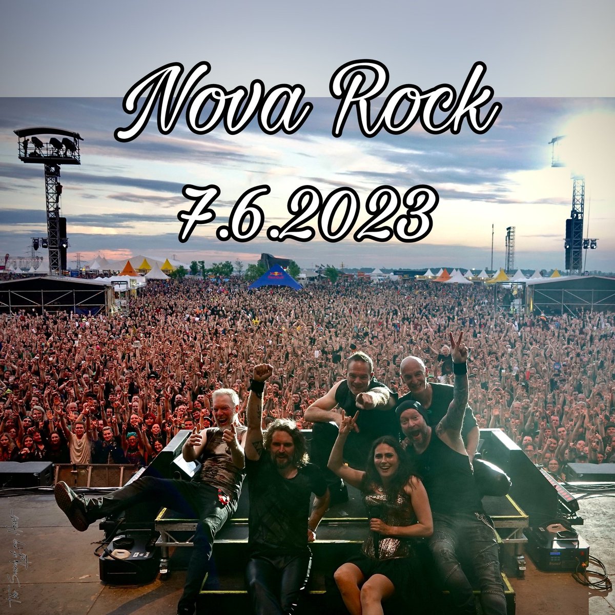 TheSoundOfMyHe2's tweet photo. After show pic from @NovaRock_at 🥰🤘
@WTofficial
#wtofficial #withintemptation #sharondenadel #ruudjolie #mikecoolen #stefanhelleblad #jeroenvanveenn #martijnspierenburg #novarock #festivalseason #wtlive https://t.co/bcIs8nNhlc