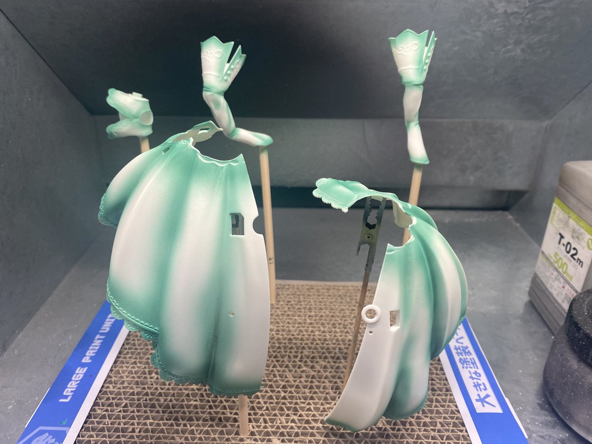 funya_13's tweet photo. サトちゃんの塗装開始!!
71267 LIGHT GREEN RLM25
でシャドウ
70942 LIGHT GREEN
でメインカラー
72732 Escorpena Green
でハイライト
イメージ通り✨
いい感じの勝負服グリーン!
#ウマ娘
#サトノダイヤモンド
#CREAMODA
#ファレホ https://t.co/AQig0Ypxmi