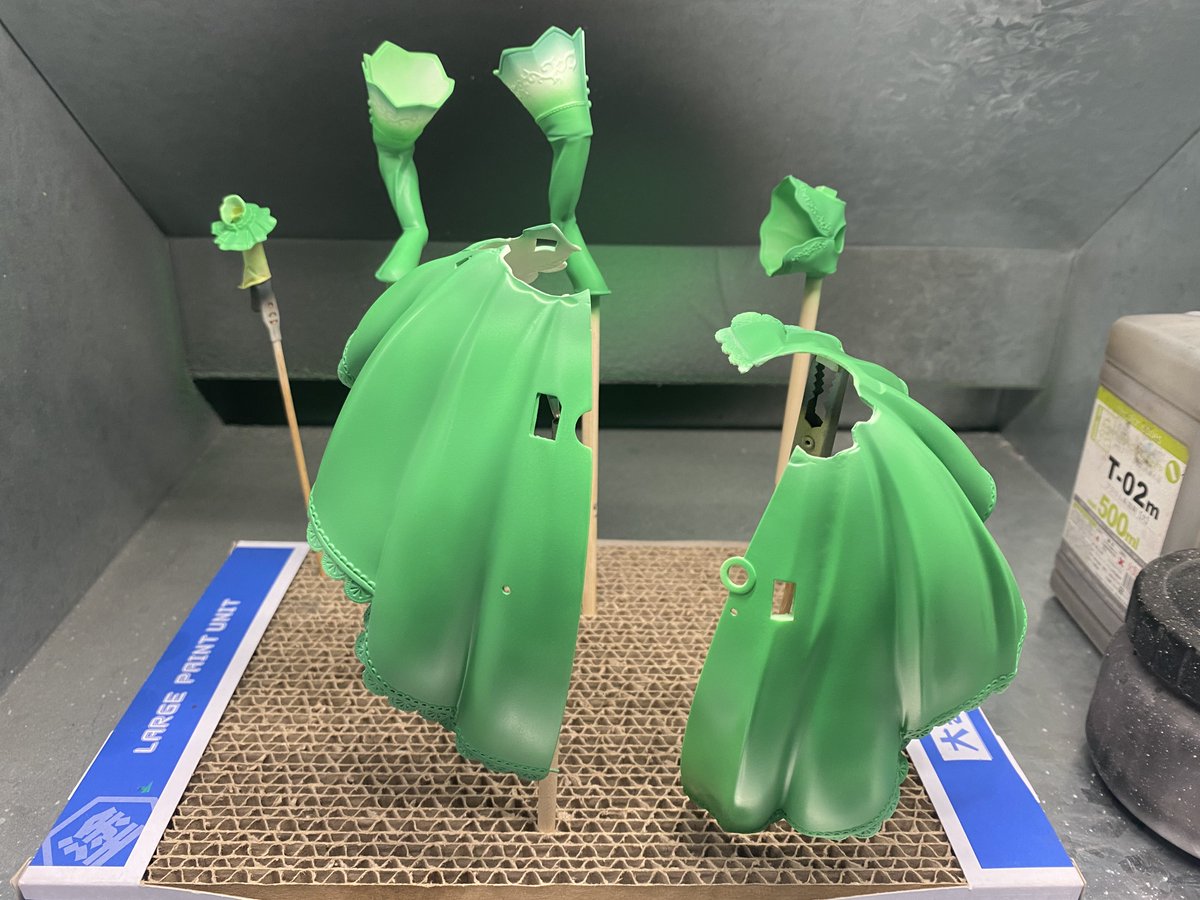 funya_13's tweet photo. サトちゃんの塗装開始!!
71267 LIGHT GREEN RLM25
でシャドウ
70942 LIGHT GREEN
でメインカラー
72732 Escorpena Green
でハイライト
イメージ通り✨
いい感じの勝負服グリーン!
#ウマ娘
#サトノダイヤモンド
#CREAMODA
#ファレホ https://t.co/AQig0Ypxmi