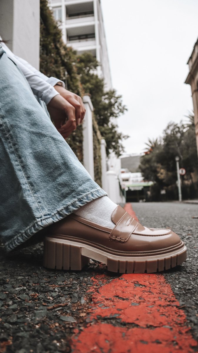 CallitSpring_SA's tweet photo. @savanahdealmeida pairs Pariss loafers with Greenport handbag, We love a good match👌 https://t.co/V16u7x1igC
#generationspring #callitspring https://t.co/rumrE5VMNE