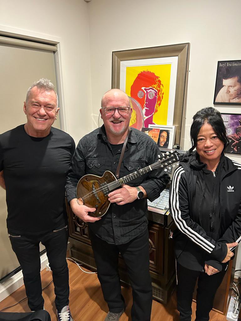 JimmyBarnes's tweet photo. We have a special guest jumping up tonight @TallagandraHill. What song are we going to play with the mandolin?
#janebarnesband #bobrodgers
@jane13barnes https://t.co/RTbn18ECpH