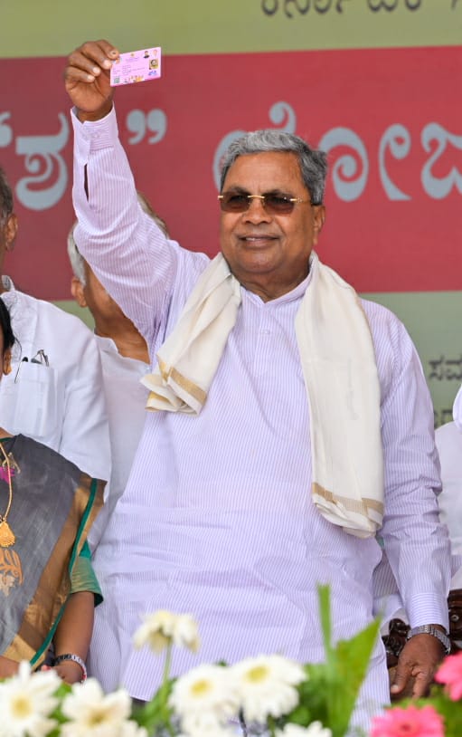 siddaramaiah's tweet photo. We have delivered as promised. Our government has launched #Shakti - a free Bus Travel for women scheme.

This will empower women to participate in the nation building process.

#CongressGuarantee

#DeliveredAsPromised https://t.co/vAL3uiWbO8