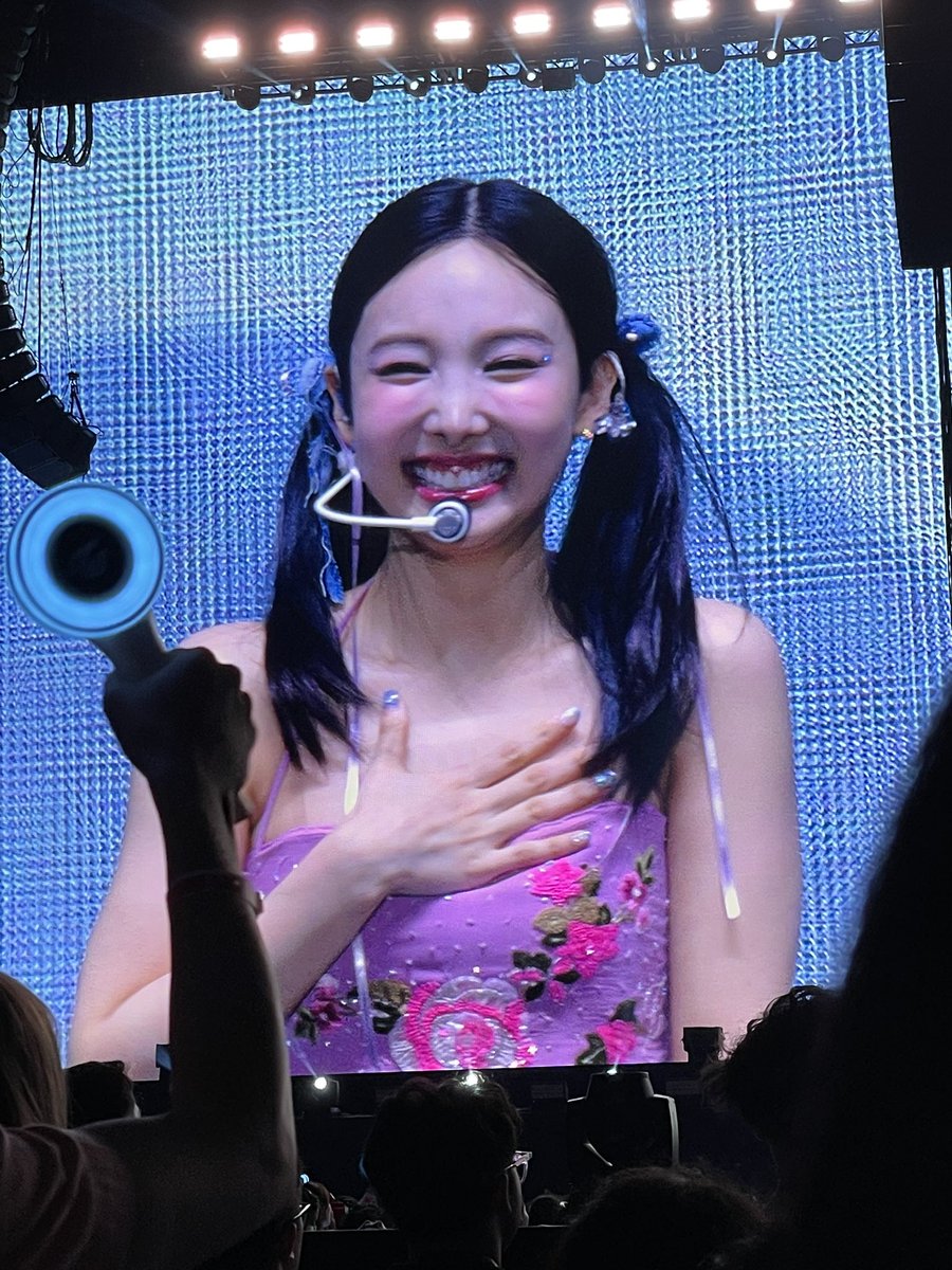 Narjinshii's tweet photo. ขอบคุณวั้นเมกาที่ทำให้เห็นนายอนยิ้มแฉ่งโชว์ฟันสวย ฮือ https://t.co/6XneIHxAV9