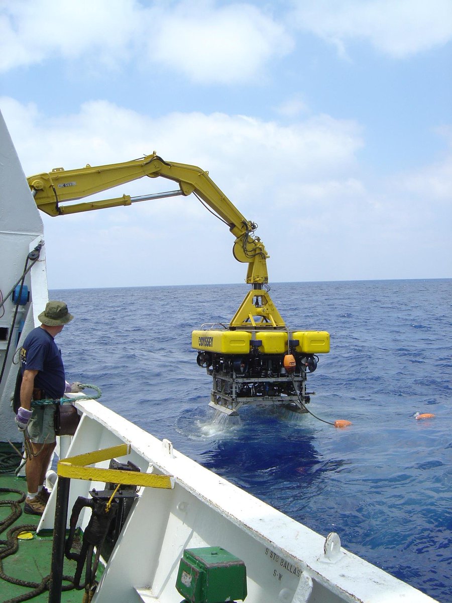 DarthFreder's tweet photo. 🤿2006 ROV ZEUS at work⚡️ Free-floating #ROV #diving in the #Mediterranean Sea to find some #wrecks and do some #deep_sea #recovery (aka #treasure_hunting😛) in 1850m depth. #odyssey_marine_exploration #archaeologist usually don´t like it (as they can´t afford it) themselves.💰 https://t.co/SxqzAWC8da