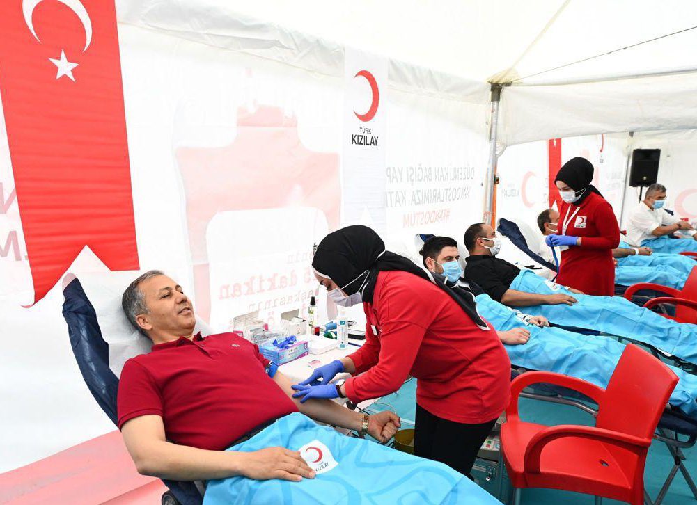 155 yıllık koskoca bir çınar 
Türk Kızılayı🌲

Cephede mermi altında yaraları sardı, en zor anlarda kan bağışıyla şifa dağıttı, her türlü felakette Aziz Milletimizin hep yanında oldu🇹🇷

155’inci kuruluş yıl dönümünde <a href="/Kizilay/">Türk Kızılay</a>’ımızın fedakâr çalışanlarını, yüce gönüllü