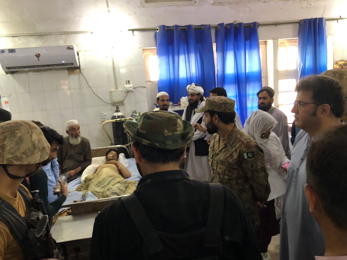 KiranKhan1094's tweet photo. As a result of the severe storm, there was an increase the number of injured patients in  DHQ Bannu. Sensing their urgent needs, our Army Relief Team liaised with CMH bunnu to supply 100 x-ray films, fulfilling a critical need. 
#ArmyRelief https://t.co/pFhqafAn6W