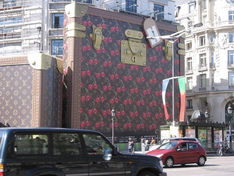 Shtreetwear's tweet photo. 2003 Louis Vuitton Store Fronts https://t.co/Wv3bM2IbXf