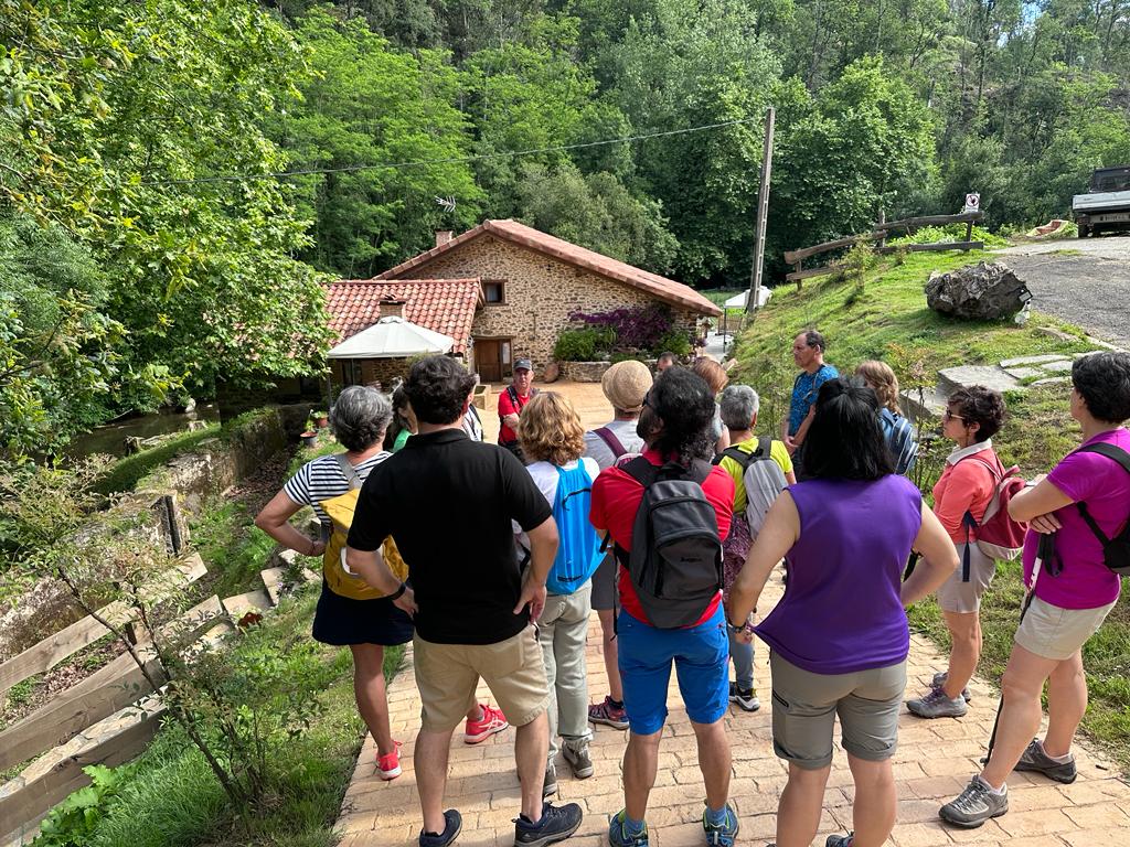ITINERARIOS HISTÓRICOS
Hoy es el último día de la Ruta Ferrona por el río Barbadun. Las siguientes serán las Rutas Ferronas por el rio Lea.
👉 ibilbideak@bizkaia.eus
👉688.856.689
👉bizkaikoa.bizkaia.eus

#itinerarioshistoricos #visitasguiadas