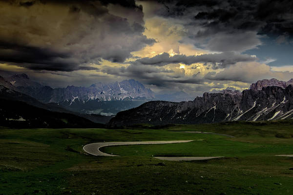 Italian Passo Giau Dolomite Mountains after a stormy day down a curved road at sunset:

fineartamerica.com/featured/passo… 

#italy #italianmountains #dolomite  #nature #art #AYearForArt #dolomitemountains #alps #art4mom #elegantfinephotography #normabrandsberg