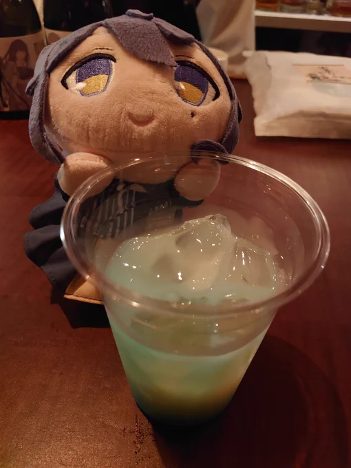 「青いカクテルね?また私のイメージかしら?」2日連続でラ・クルーズさん入りました。まずは五月雨でつ。 