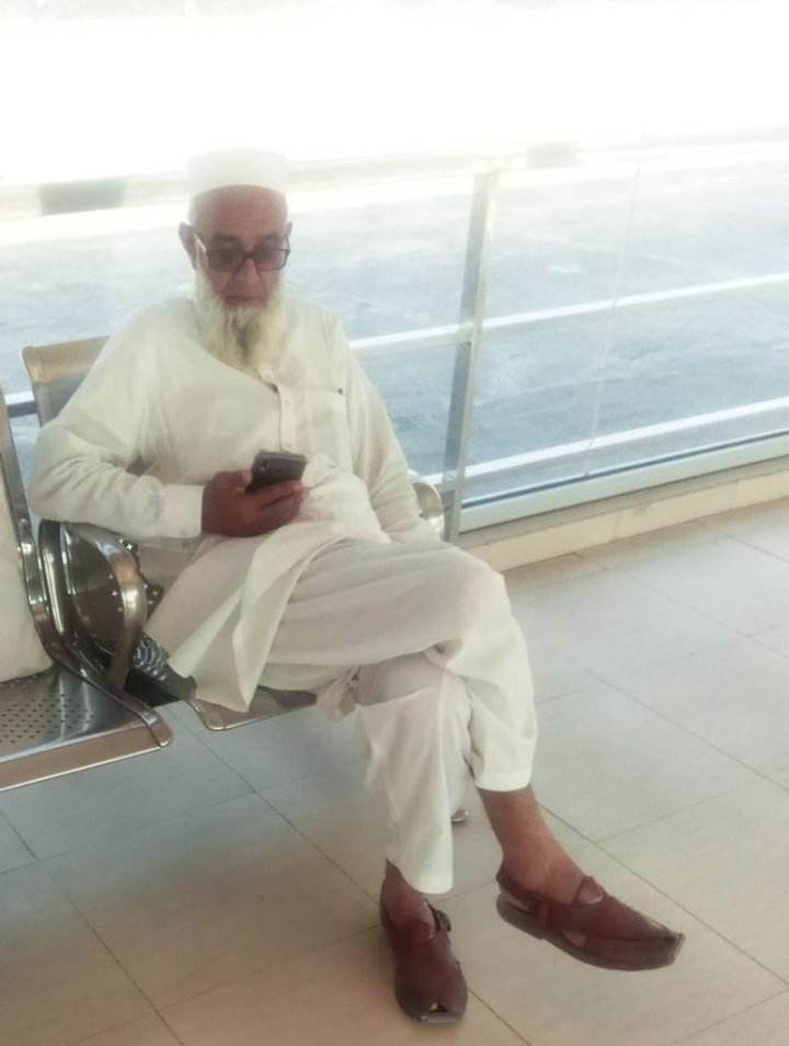 TikTiky7's tweet photo. Es jese oldman i like ot to much bas yar koi he riyadh me saudia to btaye https://t.co/xUY7tvF2Fp