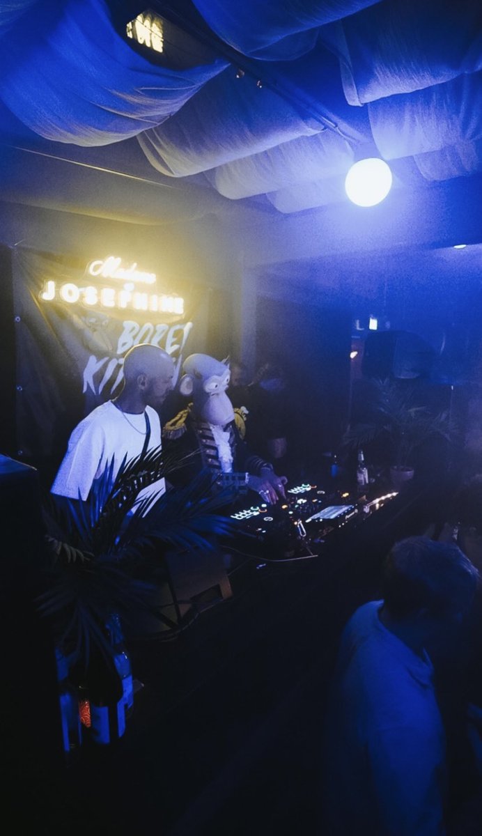 Gm!☕️

Hangover and a lot of dishwashing today..

<a href="/BoredApeYC/">Bored Ape Yacht Club 🍌</a>