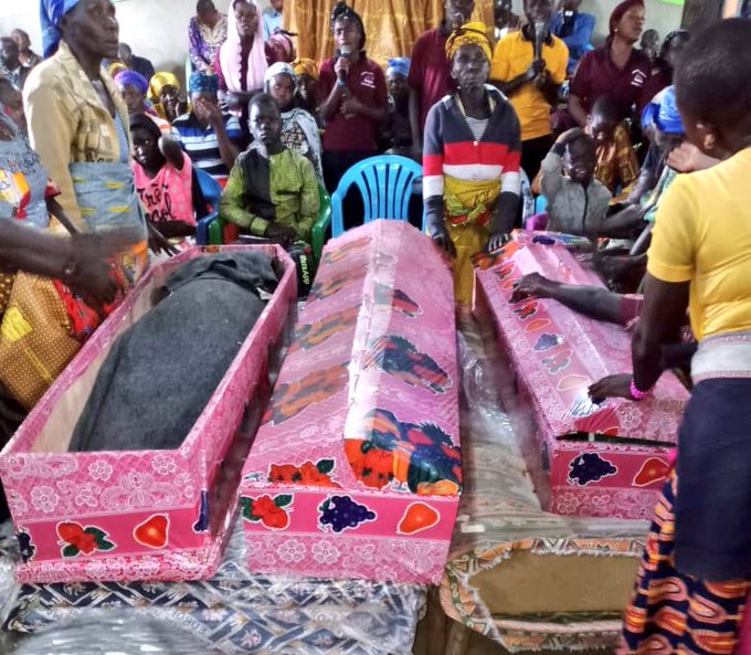 🇨🇩 , in Ituri Province, in #djugu , 12 civilians have already been killed by the #CODECO militia despite its signature on 1/06/023 of a 'stop killing' agreement with the Military Authorities of the state of siege. Yesterday, 6 children with their dad and mom were killed by the…