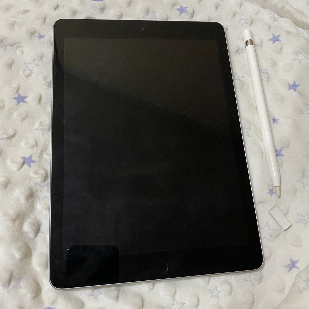 ge_mi_niy's tweet photo. wtb wts ipad 
ipad 6 128gb + apple pen gen 1
#zonauang #zonajajan #wtsiphone #wtsipad #jualBU https://t.co/QRG2Yx4IRC