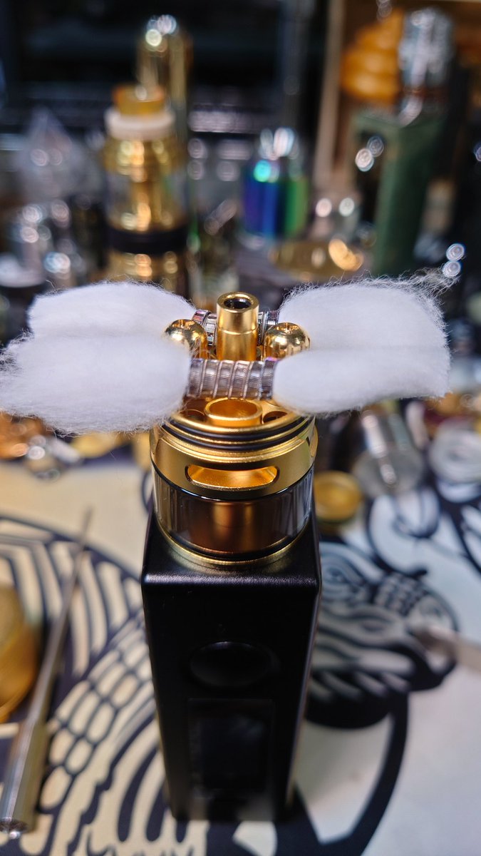 CebrjowHwScHCkj's tweet image. #VGOD ELITE RDTA ビルドしてみた。😋💦#アメベ さんで買ったやつ。コイルは前に頂いてた #マボリアン コットンは、長めにしといて、穴に突っ込む。タンク外す時はポジピン逆ネジ（タンク時計と反対）で外れるけど、ポストがブラブラになるので注意😅💦逆の穴からコットン引張りだす。👇