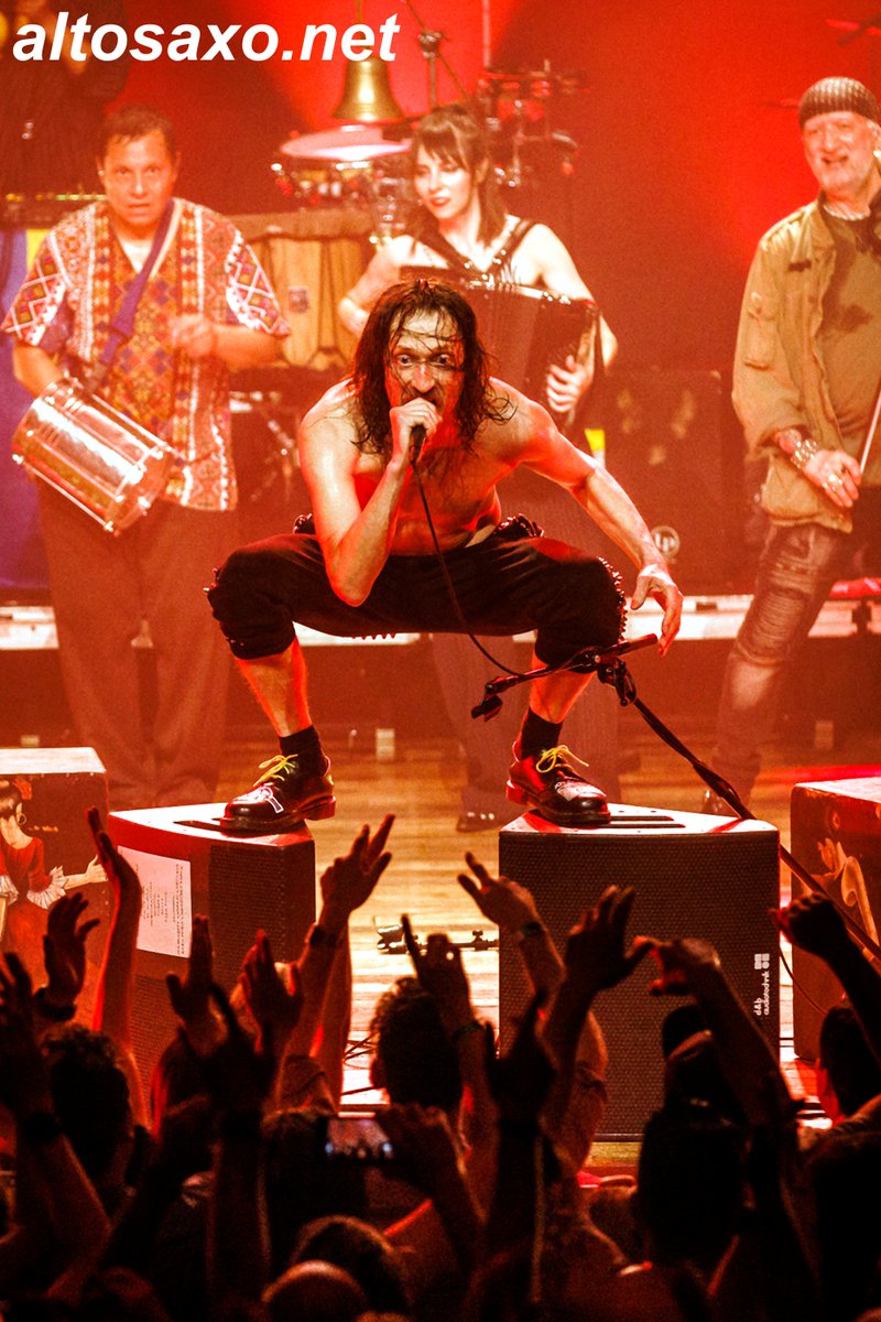 AltosaxoMusic's tweet photo. Eugene Hütz of the Gypsy punk band Gogol Bordello performs live at De Roma in Borgerhout, Belgium on June 3, 2023. #GogolBordello #EugeneHutz #gypsypunk #altosaxonet 
ALTOSAXO Music Apparel 
https://t.co/BQvVWUowwb https://t.co/rvZo3x2riH