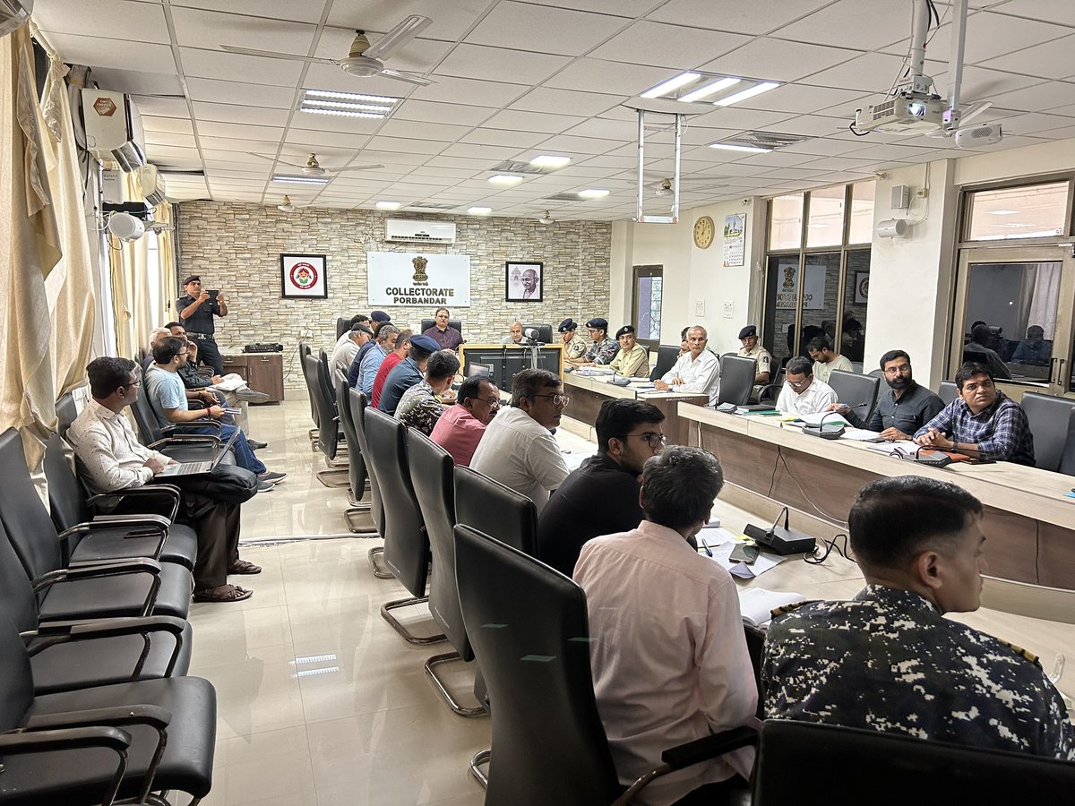 સંભવિત બીપોરજોય વાવાઝોડા સંદર્ભે માન.મુખ્યમંત્રીશ્રીના અધ્યક્ષસ્થાને યોજાયેલ વીડિયો કોન્ફરન્સ દ્વારા માર્ગદર્શન મેળવ્યું.  લોકોને  નીચાણ વાળા તેમજ દરિયાઈ વિસ્તારથી દૂર રહેવા અનુરોધ છે.
<a href="/CMOGuj/">CMO Gujarat</a> <a href="/kunvarjibavalia/">Kunvarji Bavaliya</a> <a href="/kamaldayani/">Kamal M. Dayani</a> <a href="/AlokPandey_IAS/">Alok Pandey IAS</a>