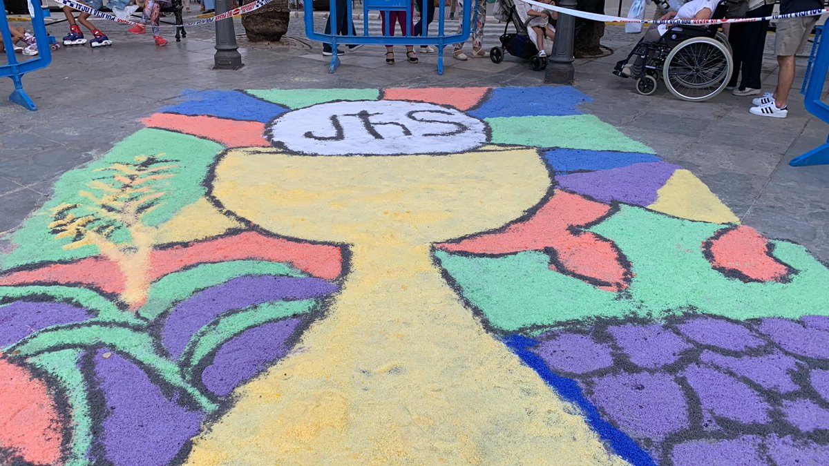 Alkandoros's tweet photo. CORPUS ALKANDOROS 
Desde aquí nuestro agradecimiento a todos los que han participado en la realización de las alfombras de sal, a todos los niños de Carmona, que han hecho posible el gran resultado,al ayuntamiento de Carmona por su patrocinio y a los organizadores del Corpus! https://t.co/RghC9lgdAp