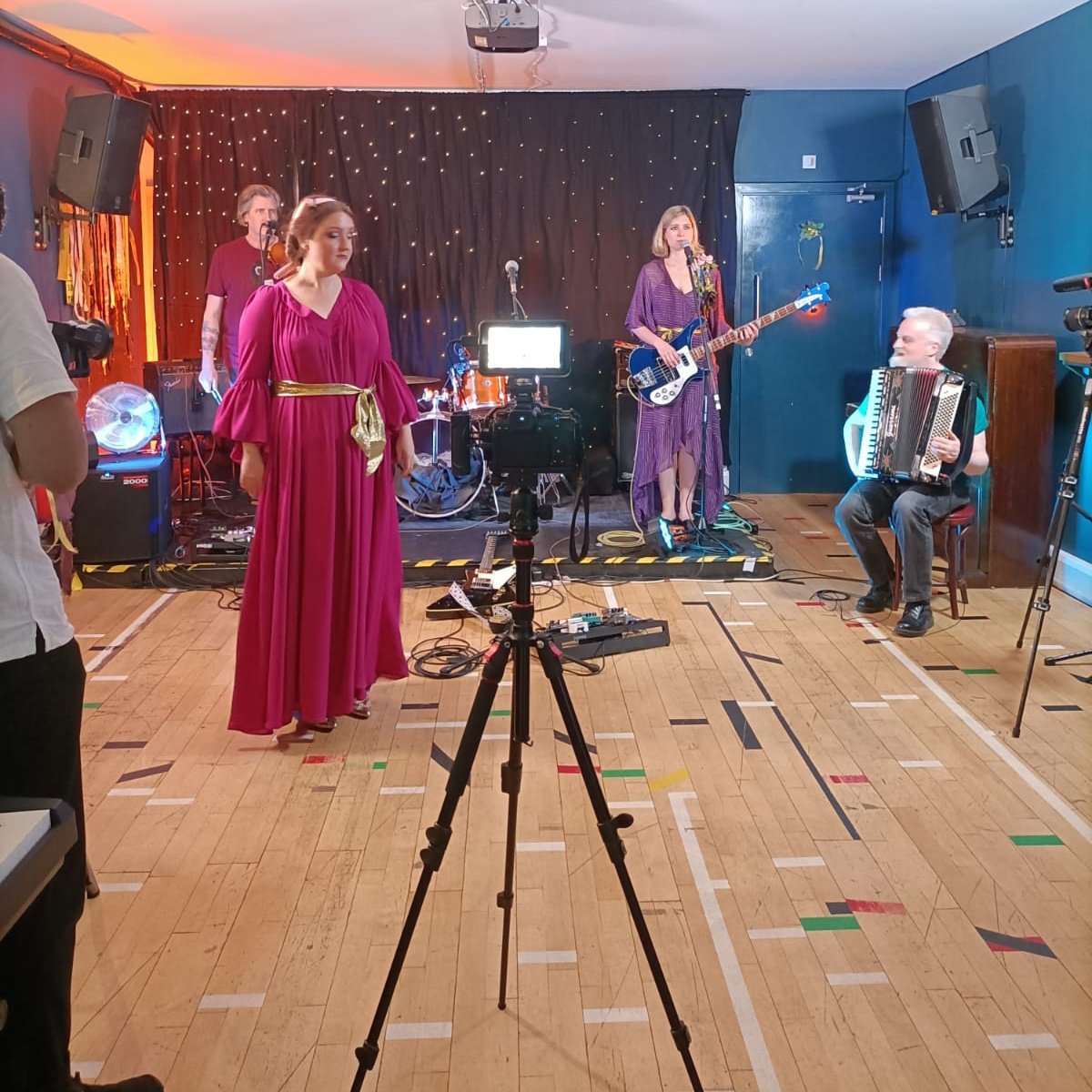 Storm the Palace tweet media