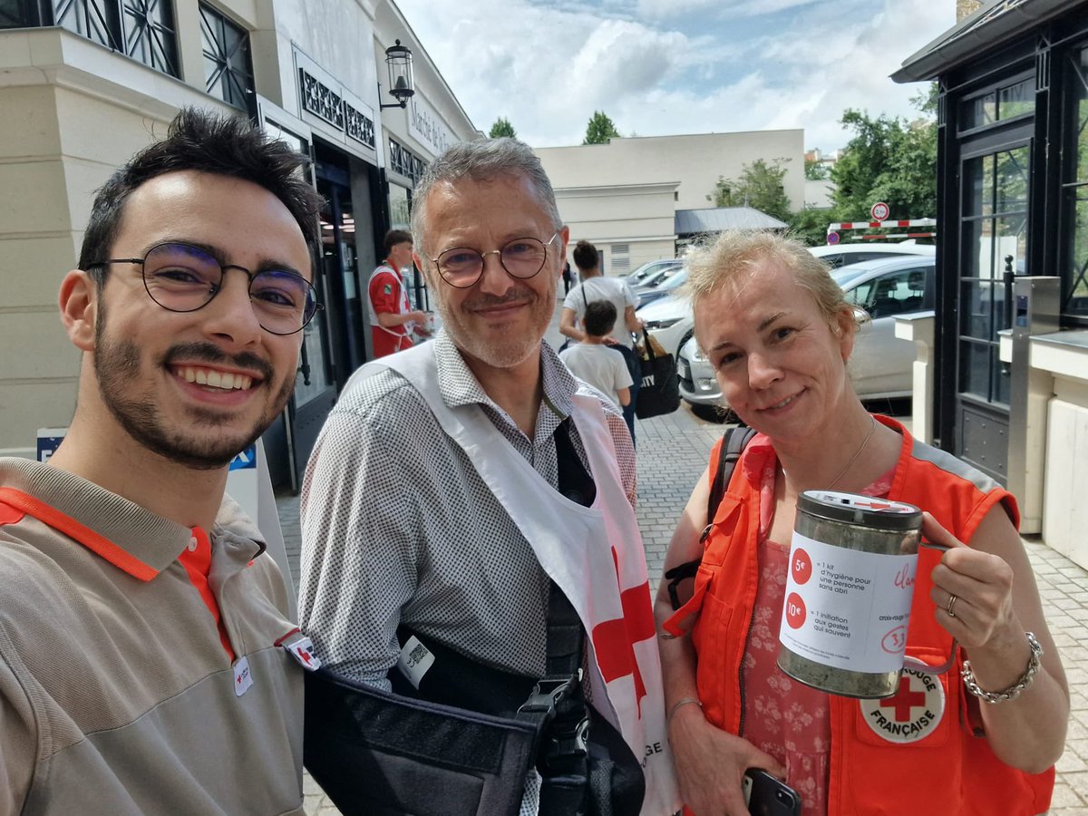 CRFCLAMART's tweet image. Dernier jour de quête pour nos bénévoles et bénévoles d’un jour. Merci pour vos dons ! #JN2023 #unehistoiredefamille