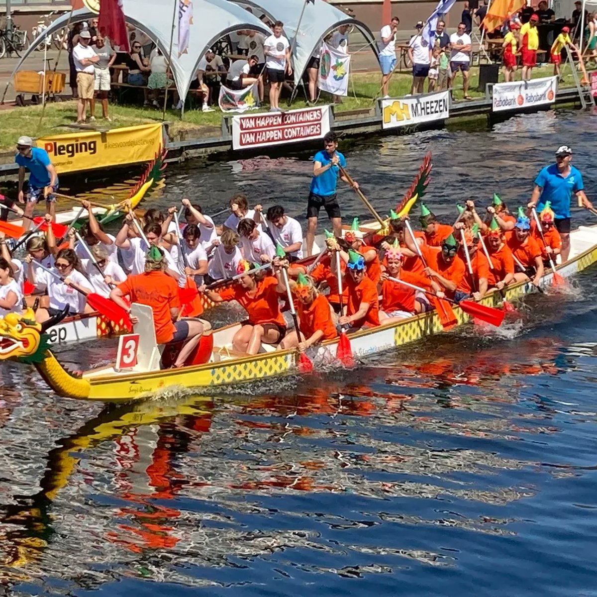 We zijn los.... eerste race foto finish. Wie komt ons aanmoedigen? Dan gaan we de volgende race zeker winnen. 
#Brandevoort 
#drakenbootracehelmond