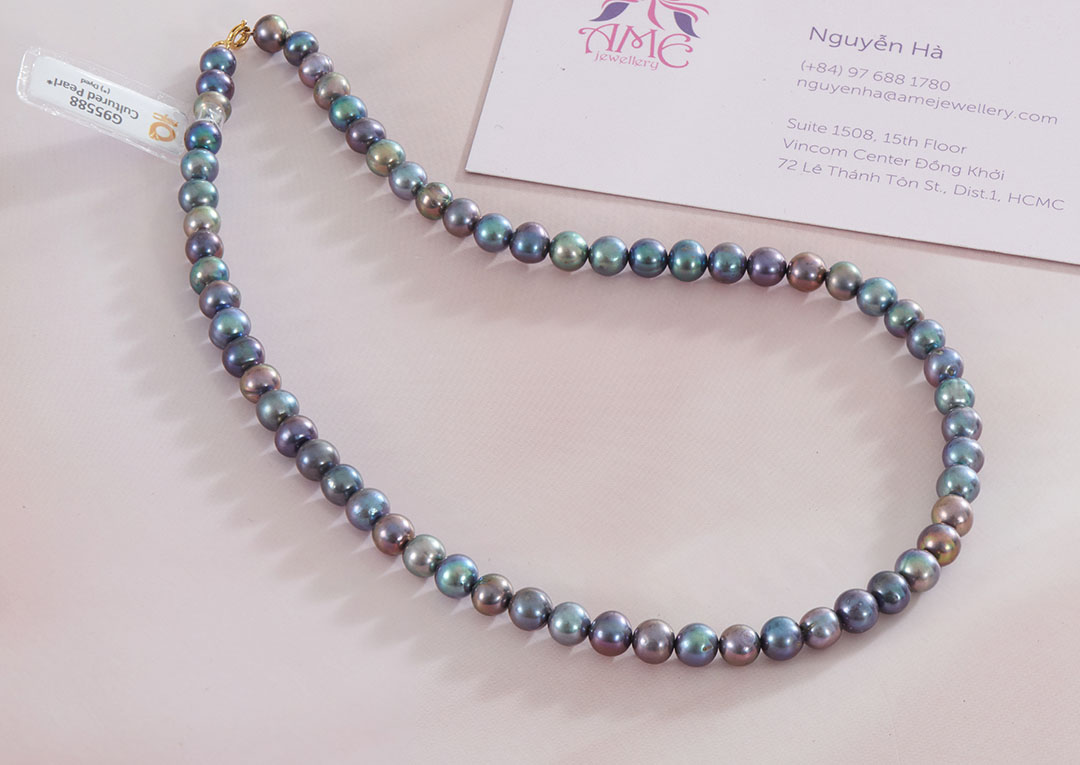 AMEJewellery's tweet photo. Ngọc trai màu #Peacock được yêu thích bởi vẽ đẹp lãng mạn, đầy quyến rũ thì Ngọc trai trắng được yêu thích bởi vẻ đẹp thuần khiết, thanh nhã, dễ dàng kết hợp khi lựa chọn trang phục. #pearl #pearlchainnecklace  #ngoctrai #trangsuc
https://t.co/De49aMbbhd https://t.co/uYM26EkAX8