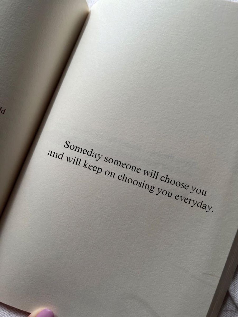 Andas en mi cabeza, nene, a todas horas
El mundo me da vuelta, tú me descontrolas
Porque me la paso imaginando que
Contigo me casé
Y por siempre te amé
