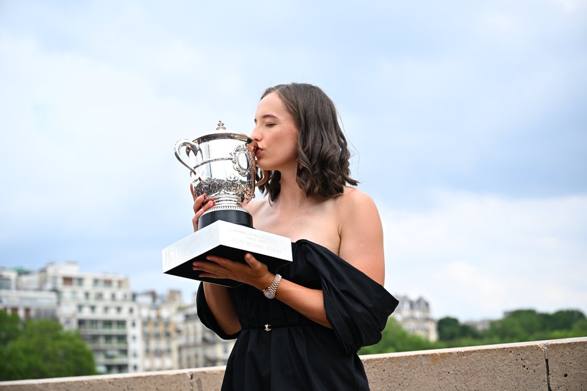 rolandgarros's tweet photo. 🎶’Cause we were in Paris. Yes, we were somewhere else 🎶

#RolandGarros https://t.co/xCsCsHiMH8