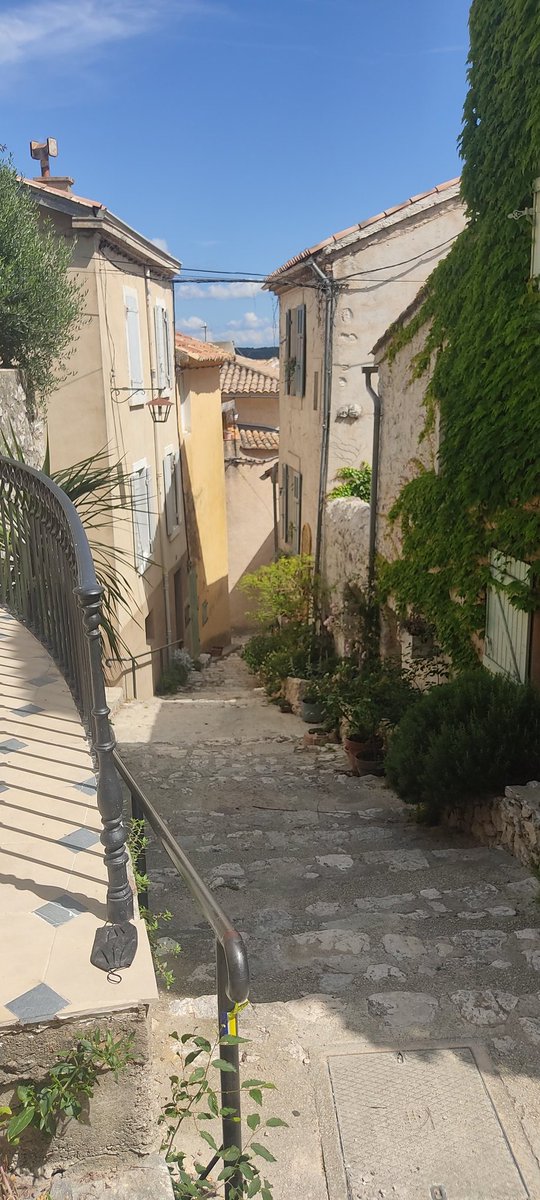 #photography #Provence 
Village de Ventabren (13) 🏡
D'un cachet notoire, sur son promontoire, à découvrir, voir ou revoir  😍 #patrimoine