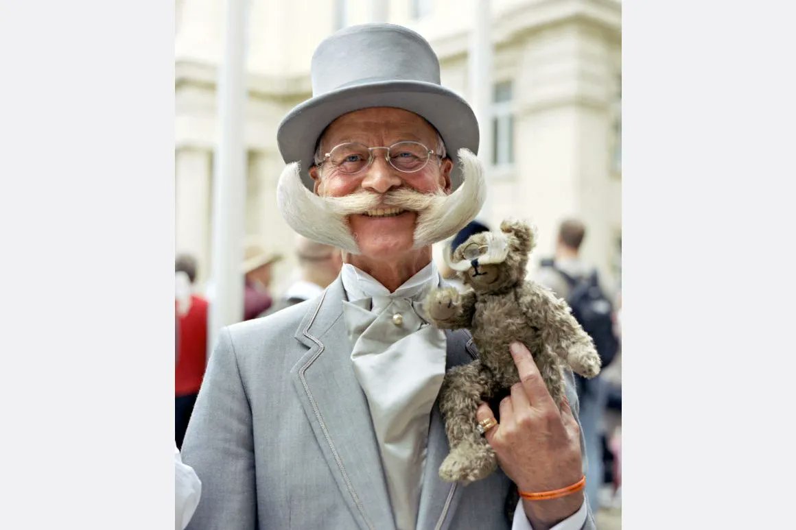 JuedischeOnline's tweet image. An diesem Wochenende hat in Bayern in #Burghausen die Bart-Weltmeisterschaft stattgefunden. Welche Rolle spielt das Gesichtshaar im Judentum? juedische-allgemeine.de/religion/kosch…