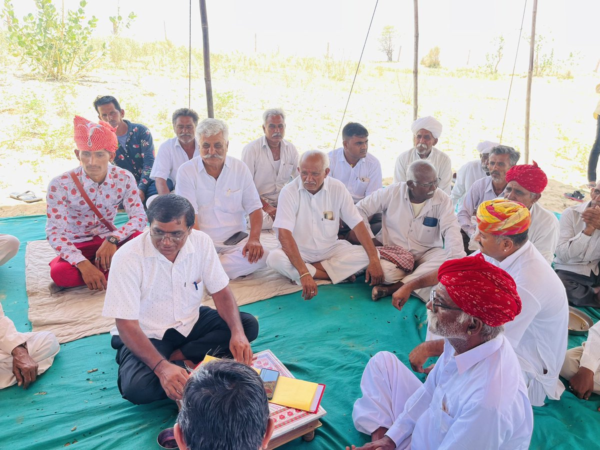 BaytuBalaram's tweet photo. बायतु विधानसभा क्षेत्र के कानोड़ गाँव में मगोणी धांधलो की ढाणी में तेजसिंह जी धांधल के सुपुत्र श्री गंगासिंह धांधल के शादी समारोह में सम्मिलित होकर बधाई एवं शुभकामनाएं दीं।
#Kanod #कानोड़ #Baytu #बायतु https://t.co/HVoUizCvjF