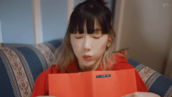 shopverse_id's tweet photo. "What Do I Call You" dirilis di 2020 sebagai bagian dari album mini Taeyeon. 

Lagu ini tentang kebingungan setelah hubungan berakhir dan mencoba mencari cara untuk menghubungi mantan! >.<

#kpopina #kpopmerch #taeyeon #shopversequiz https://t.co/qT3evr35eG