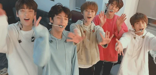 shopverse_id's tweet photo. Apa nama album debut TXT?
Rep + foto debut ter memorable txtโจ
#taehyuntxt #soobintxt #taehyun #choibeomgyu
#txtedits #yeonjuntxt #txtbighit #beomgyu
#tomorrowbytogether #soobinwts https://t.co/a588kTCC2m