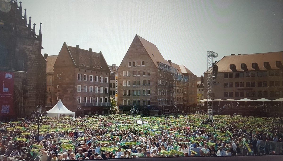 Ein großes Fest geht in #Nürnberg zu Ende - und beim Abschluss-Gottesdienst des 38. #DEKT lädt #ZdK-Präsidentin #IrmeStetterKarp zum #Katholikentag 2024 ein: 'Jetzt ist die Zeit! Wir nehmen Ihren Gedanken in #Erfurt auf mit unserem Leitwort: #Zukunft_hat_der_Mensch_des_Friedens!'